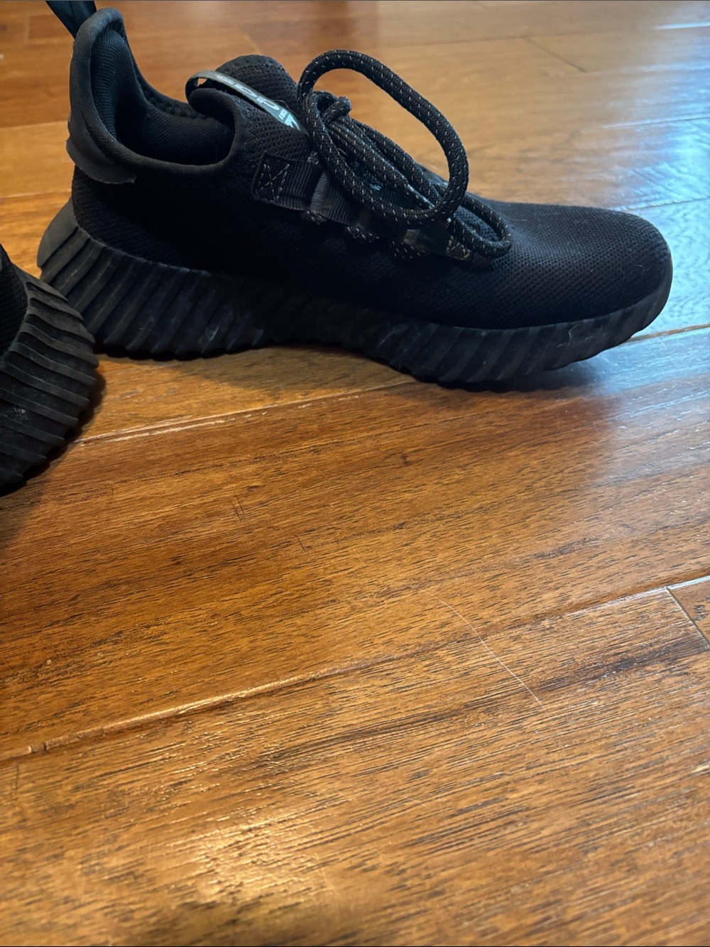 adidas Black women's 8 Lightweight Athletic Sneakers with Reflective Laces - Picture 2 of 3